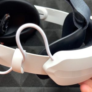 Meta Quest 2 / Oculus Quest 2 Head Strap with Battery Set Up Guide
